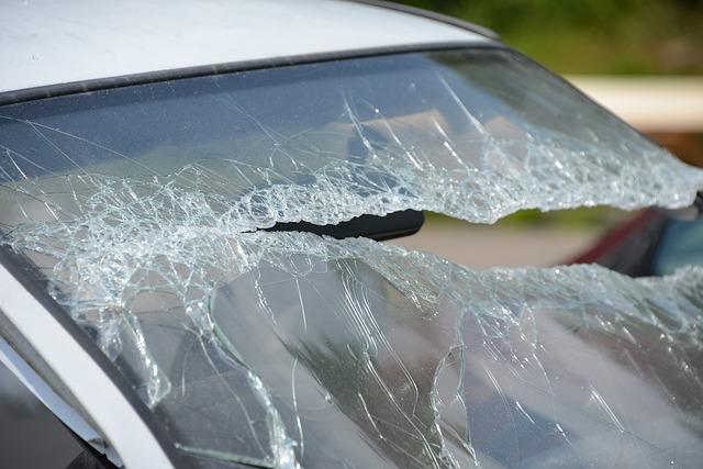 this is a picture of windshield replacement in Aurora